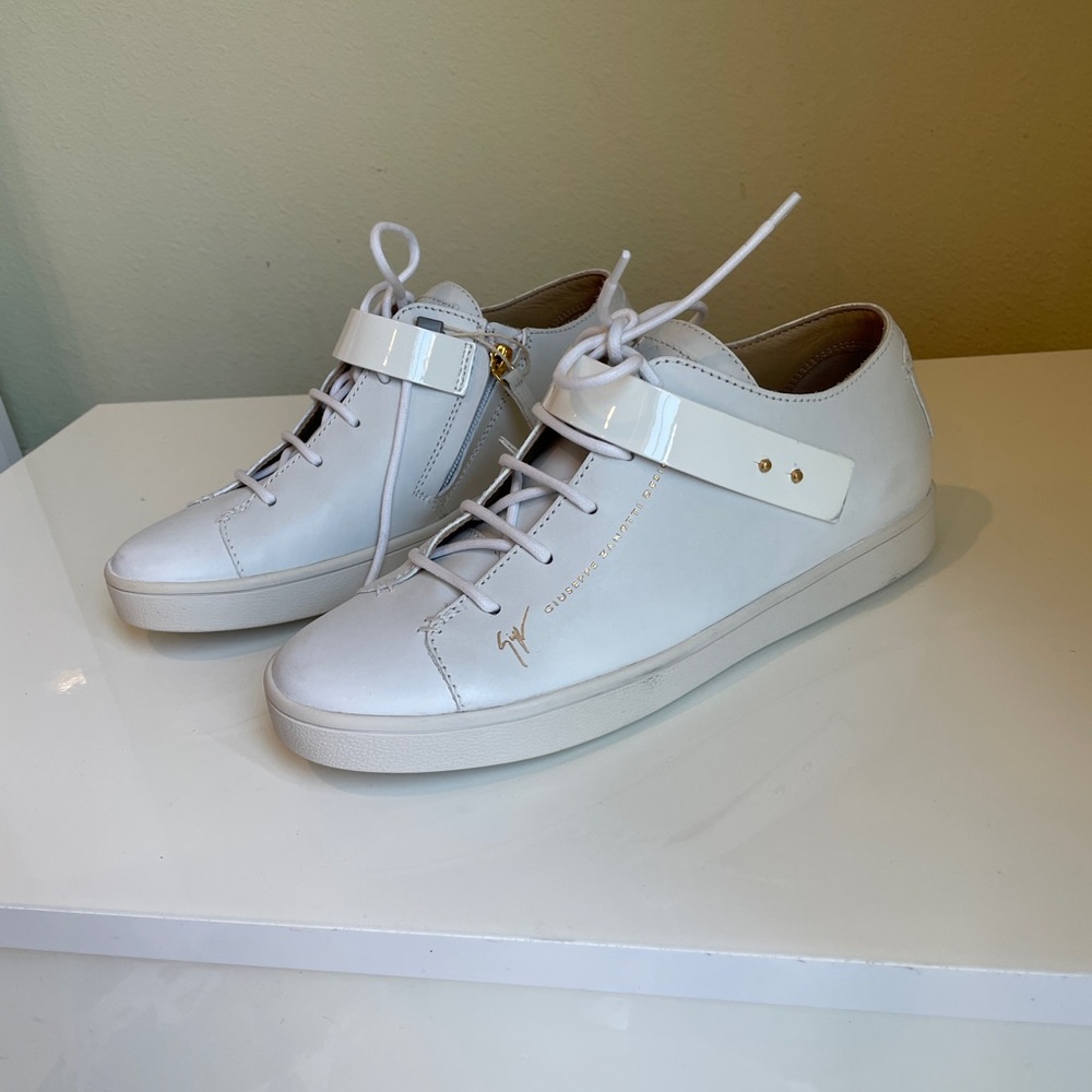 Giuseppe zanotti sneakers.